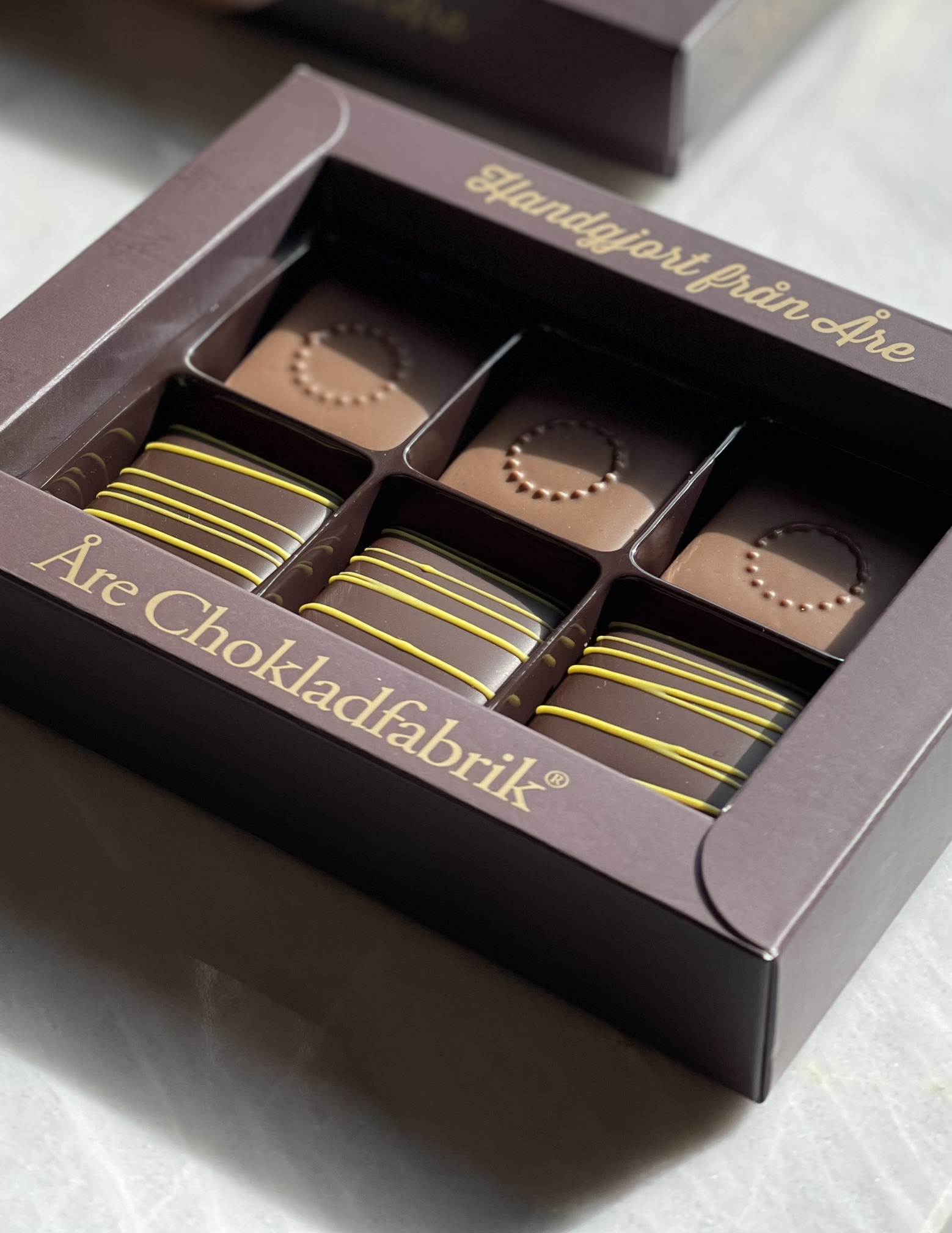 Exklusiv ask med 6 handgjorda praliner